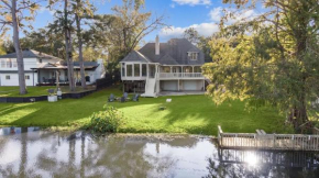 Woodlands Area Lake View Retreat